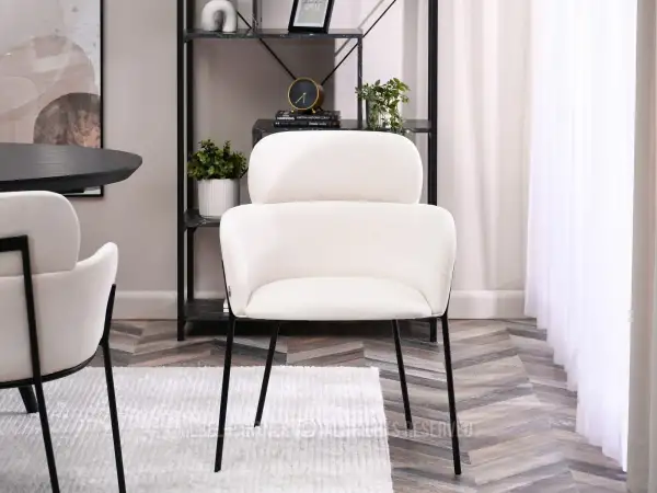 Kremowe krzesło - idealne dopełnienie współczesnych aranżacji